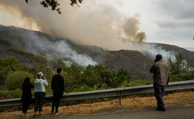 Estabilizados los incendios de Crecente y Oímbra