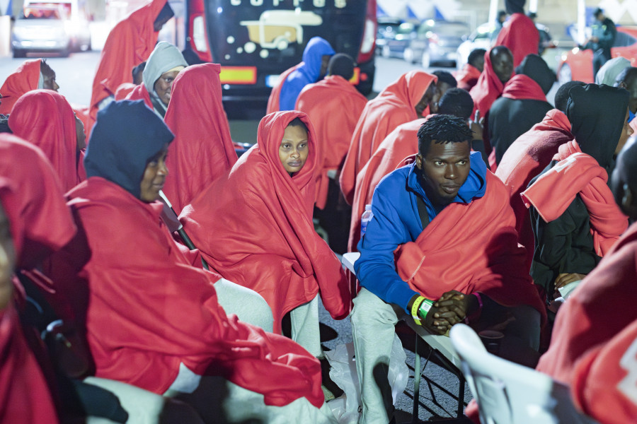 Llegan más de 200 migrantes a Canarias en cuatro cayucos