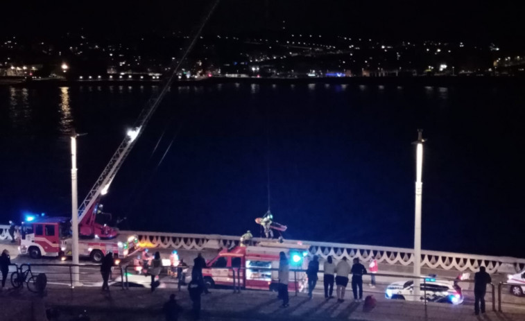 Fallece un joven al caer al mar desde el Paseo Marítimo de A Coruña
