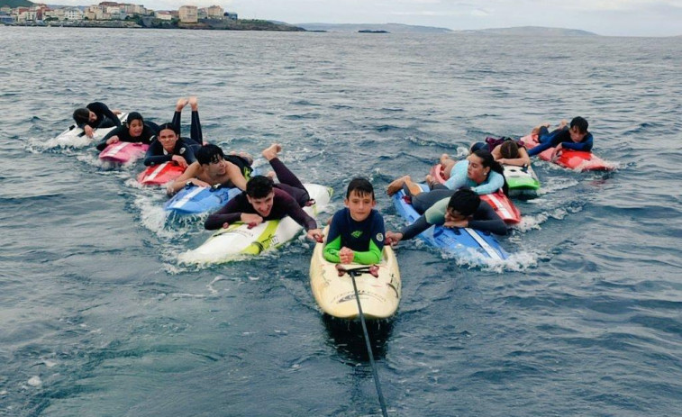 Miembros de Salvar y Club Natación Arteixo ‘peregrinan’ a Caión