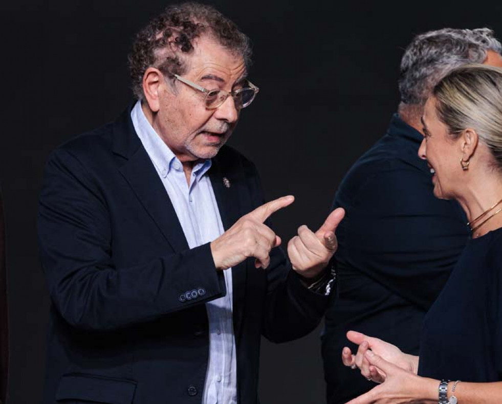 Roberto Verino, y Ana Rodríguez  directora de MBFWMadrid ,  durante un encuentro con los diseñadores de la 80ª edición de la MBF