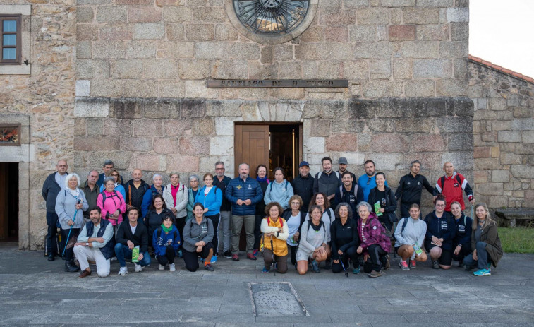 Peregrinos de un taller de empleo visitan O Burgo