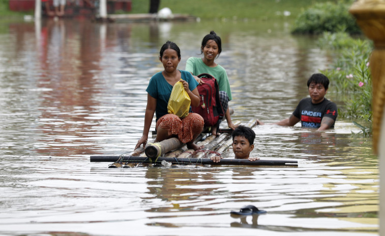 La odisea de una familia española para salir de las inundaciones en Birmania