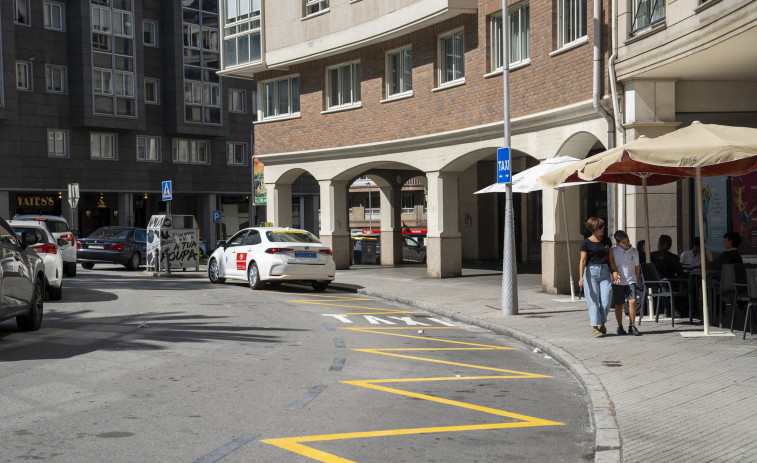 Los coruñeses demandan más taxis: “No fui a una cena de empresa por no tener que esperar uno”