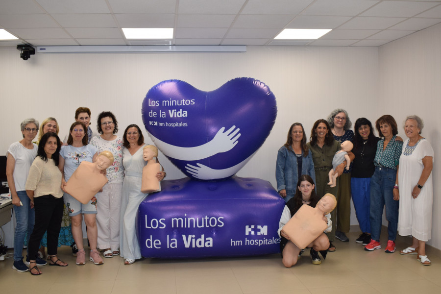 Las remeras del equipo Dragon Boat Bolboretas Coruña se forman en primeros auxilios con HM Hospitales
