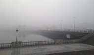 La niebla envuelve A Coruña en la jornada previa a la primera alerta amarilla del otoño