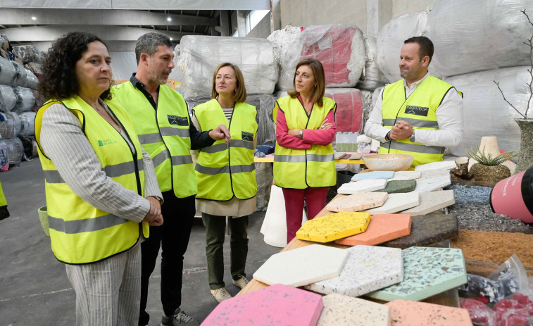 La Xunta destina ayudas para apoyar iniciativas vinculadas al tratamiento de residuos textiles en Galicia