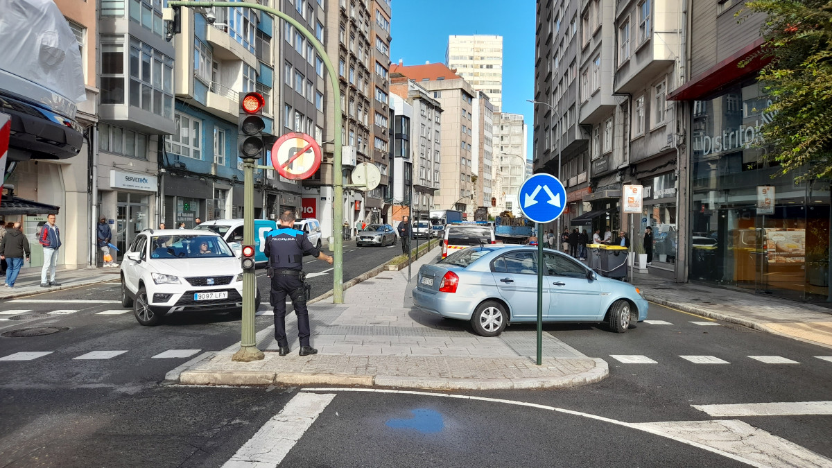 Camiu00f3n atascado en Juan Flu00f3rez (2)