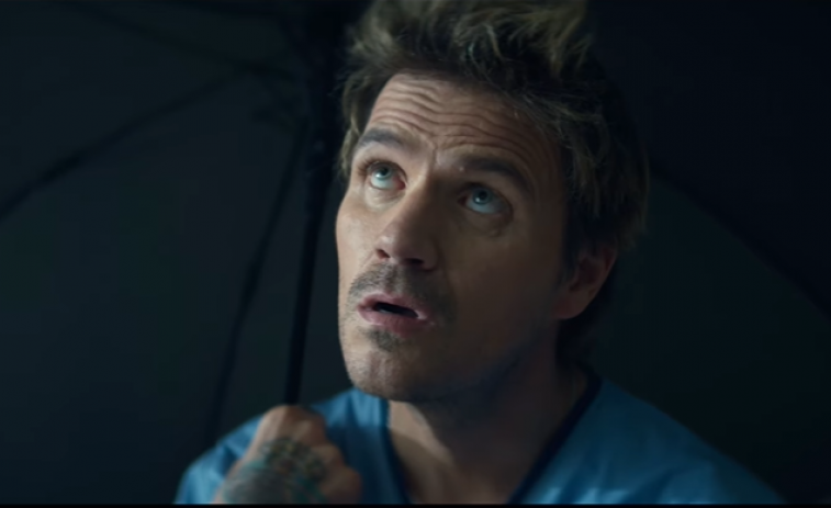 Dani Martin se rodea de amigos como Broncano en un corto irónico sobre su salud mental