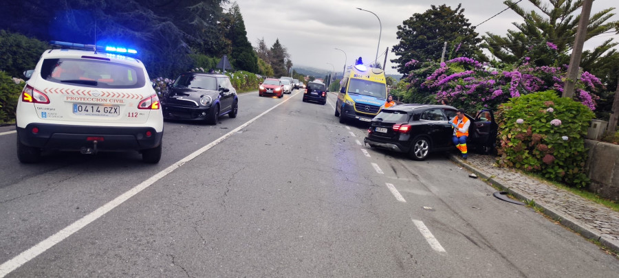 Una colisión entre dos coches en Bergondo se salda con tres heridos trasladados al Chuac