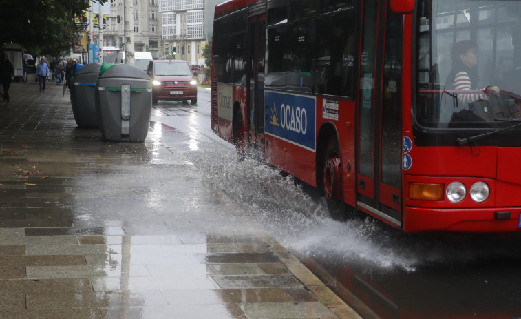 La intensa lluvia provocó accidentes con grandes retenciones en A Coruña