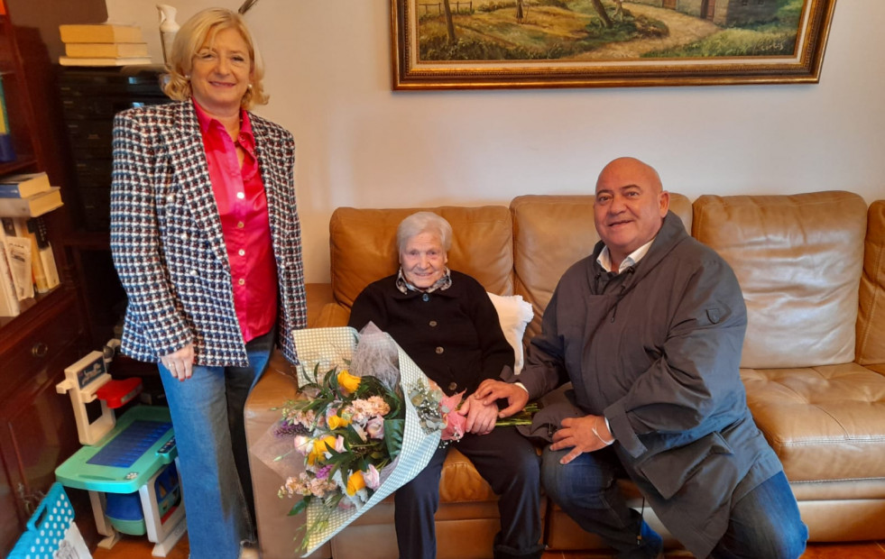Lola, la abuela de Abegondo, cumple 103 años