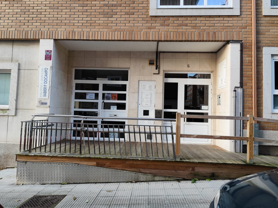 Familias de A Barcala saldrán a la calle para protestar por el cierre de la biblioteca por la tarde
