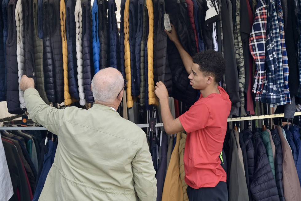 Los betanceiros no faltaron a su cita con la feria del Día de Todos los Santos @Javier Alborés (10)