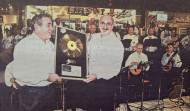 Hace 25 años | La Tuna de Veteranos recibe el disco de oro gallego y crea Amizades