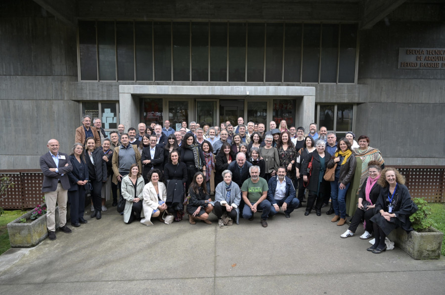 La Escuela de Arquitectura de A Coruña acoge a los alumnos que pusieron sus cimientos