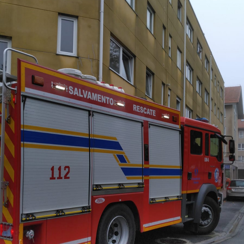 Dos heridos en A Coruña tras un incendio en Os Castros