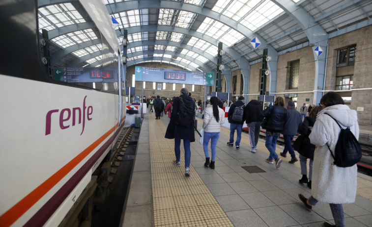 Gobierno y sindicatos siguen negociando para evitar la huelga y cancelación de 1.400 trenes