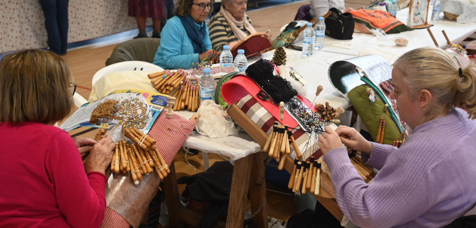 Más de 300 personas participan en el segundo Encontro de Encaixeiras de Cambre