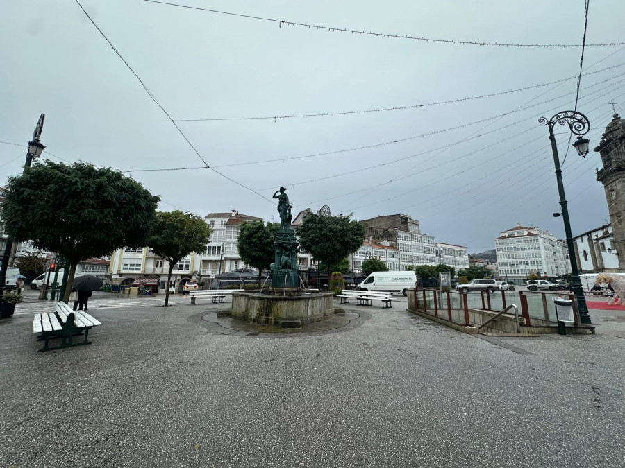 Betanzos inicia la instalación de mobiliario en la plaza García Naveira y su entorno