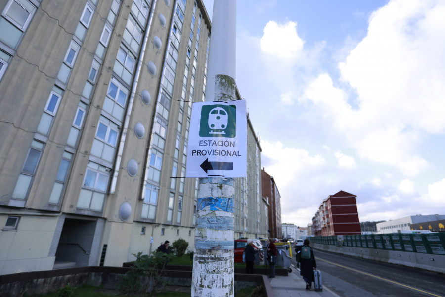 Los nuevos carteles no palian el caos en los accesos a la estación de tren
