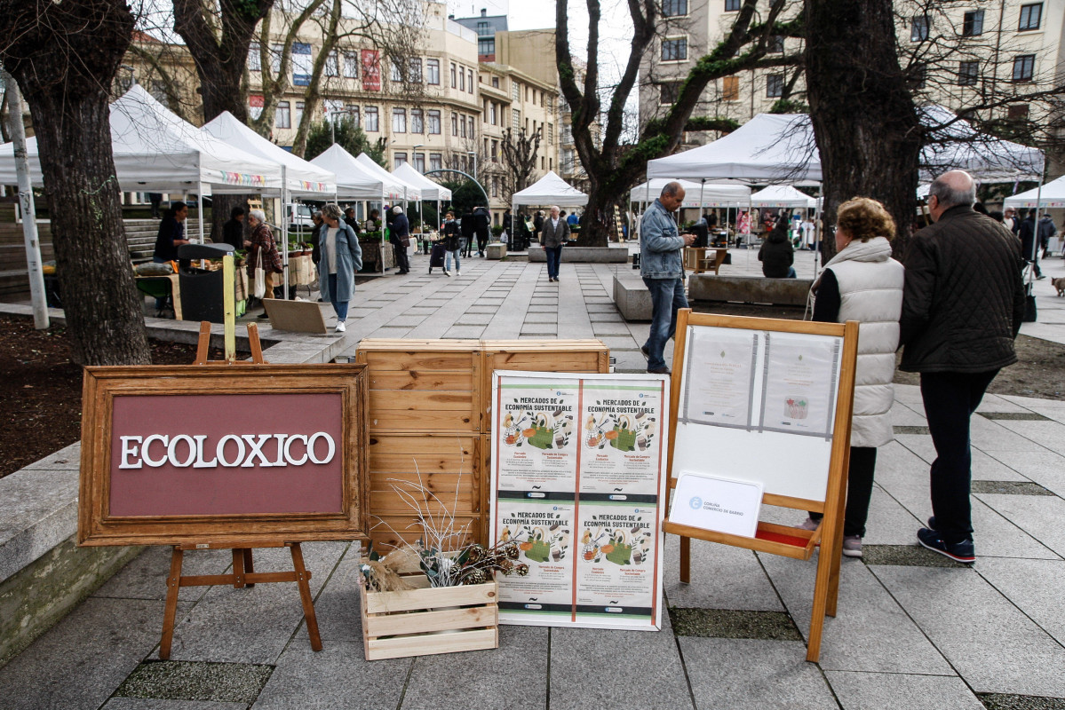Mercado ecológico en la plaza de España