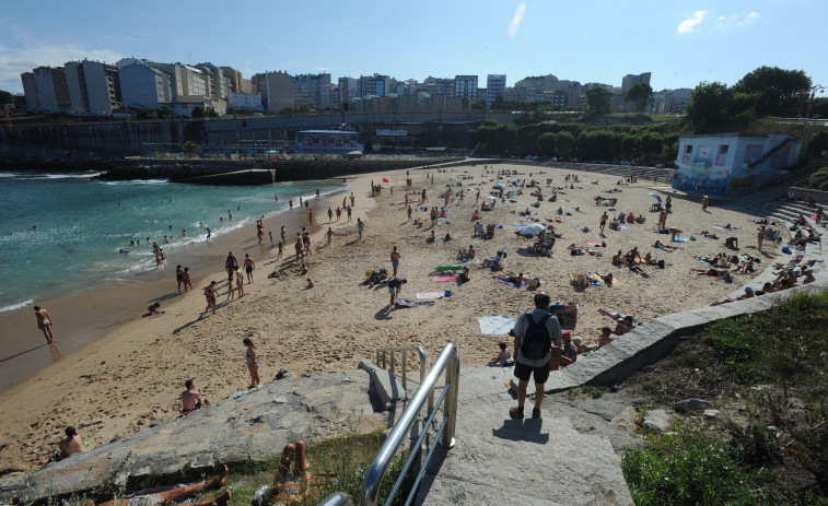 Hace 25 años | El Ayuntamiento conectará la playa de San Amaro con el Paseo Marítimo
