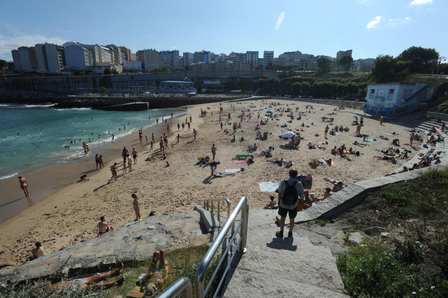 Hace 25 años | El Ayuntamiento conectará la playa de San Amaro con el Paseo Marítimo