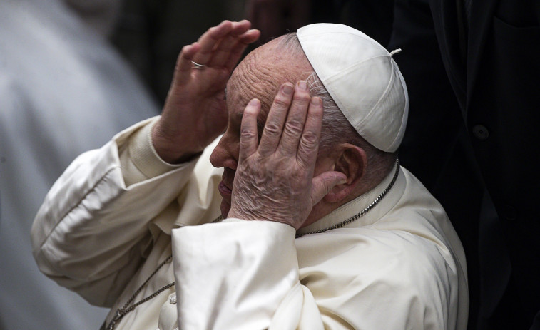 El Vaticano informa que el papa Francisco sufre 