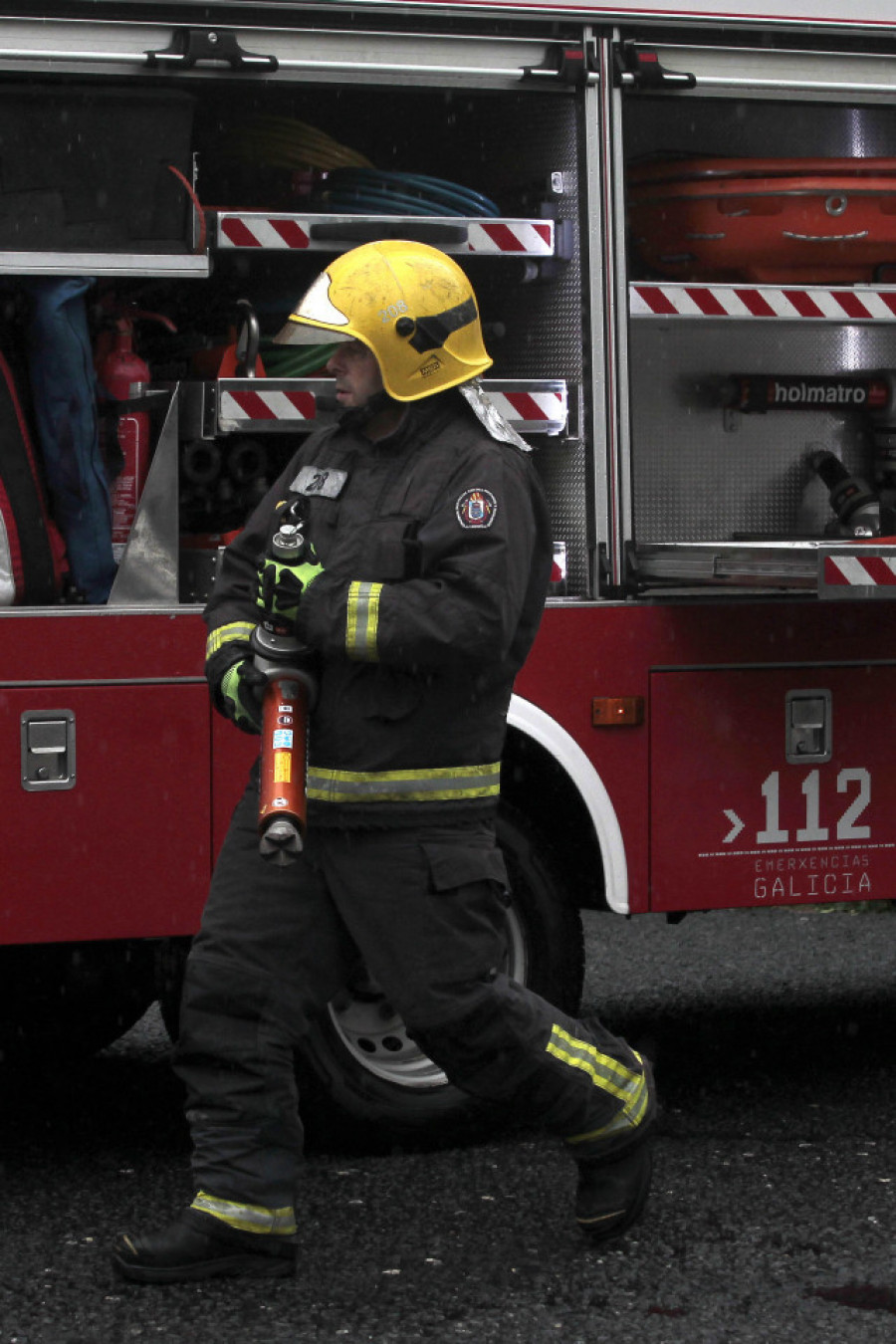 Un incendio en un inmueble en Ourense obliga a desalojar tres edificios