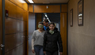 Futuros médicos y profesores viven un día como personas ciegas en A Coruña