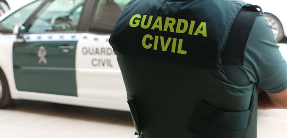 Investigados dos vecinos de A Coruña por robar en vehículos aparcados en un supermercado de Oleiros