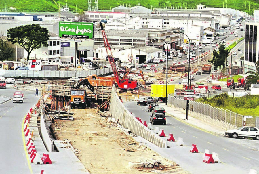 Hace 25 años | Comienzan las obras para construir el viaducto de la glorieta de A Grela