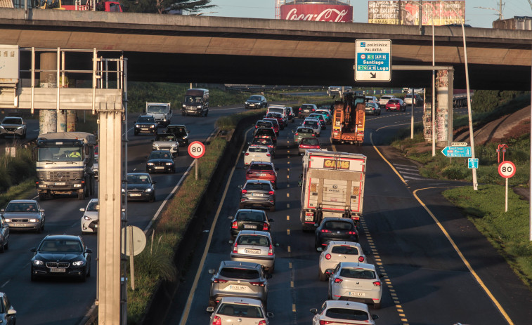 A Coruña sufre un accidentado inicio de semana en las carreteras
