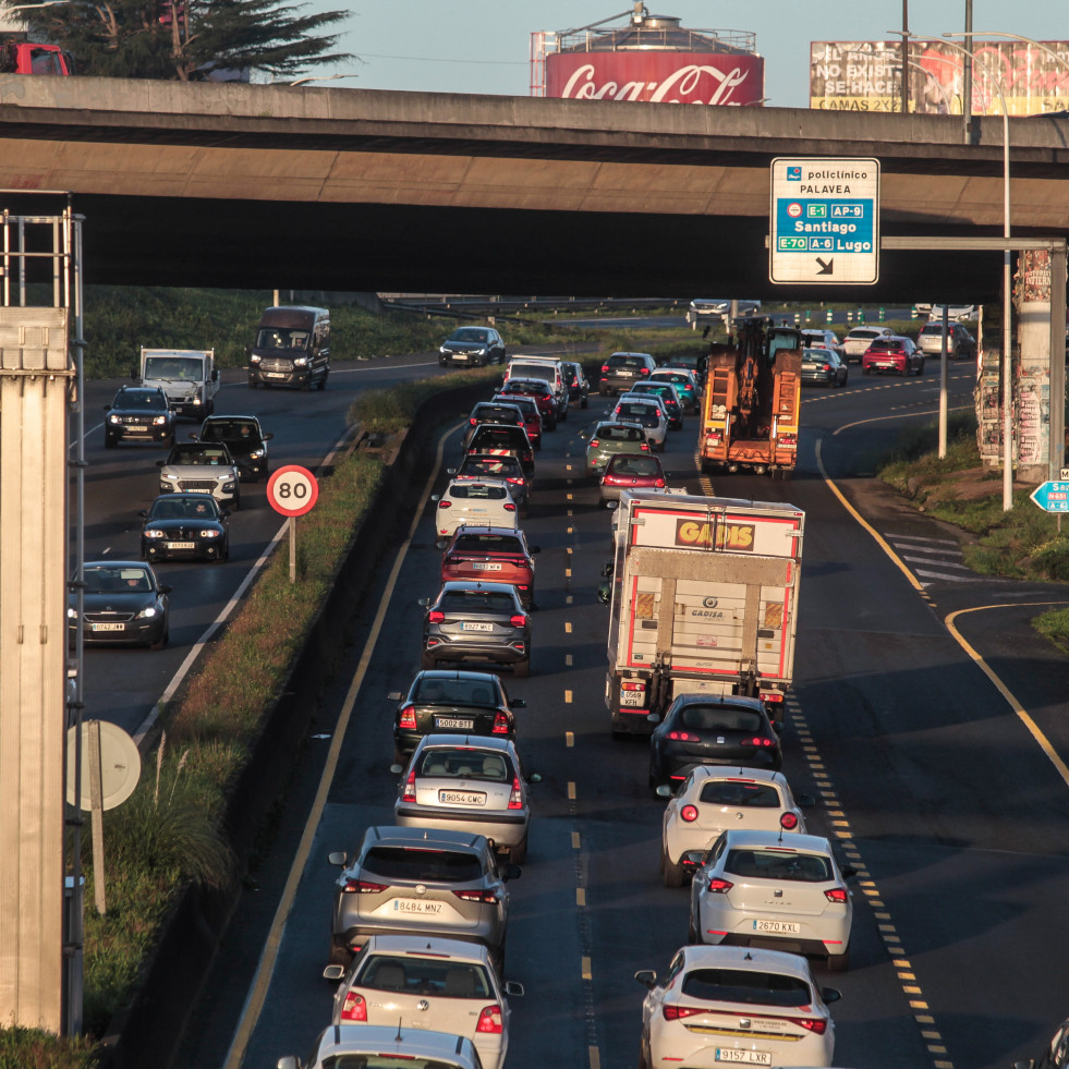 A Coruña sufre un accidentado inicio de semana en las carreteras