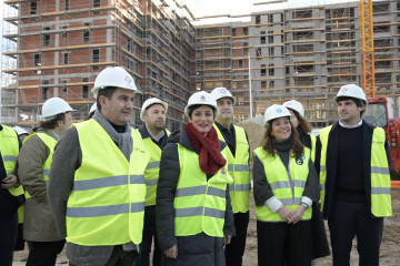 La ministra de Vivienda visita Xuxán con la alcaldesa de A Coruña Inés Rey @ Javier Alborés (8)