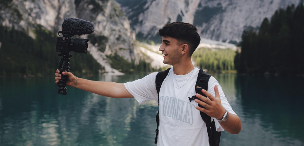 La historia de Mirko Vigna, el influencer de Cambre que viaja por el mundo con su cámara