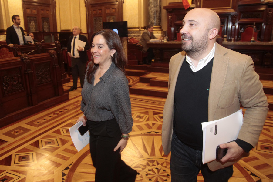 El pleno de A Coruña niega la confianza a Rey, que aprobará los presupuestos al no haber alternativa de gobierno