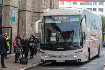 Buses (8) 13405789
