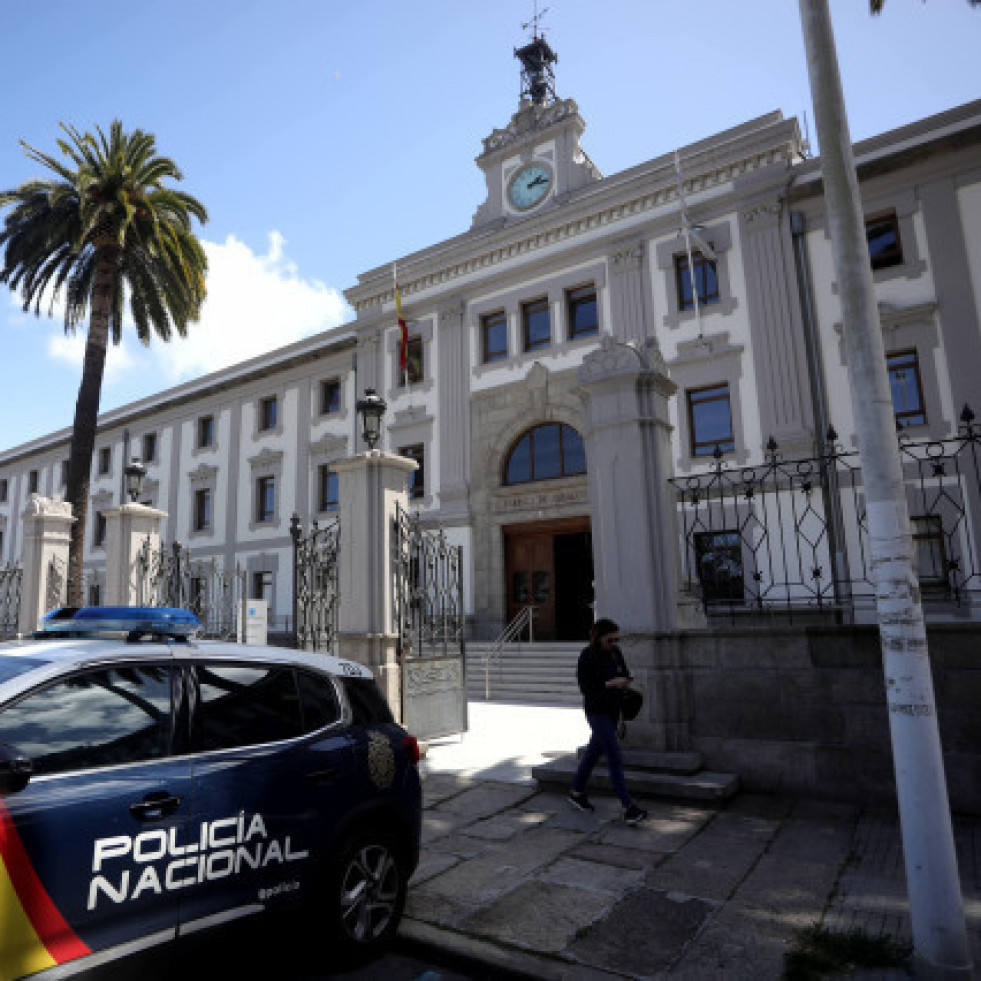 Siete acusados de traficar con droga en Arteixo aceptan penas de entre 14 y 21 meses de cárcel