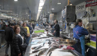 El “postureo” llena los mercados de A Coruña: “Hay mucha foto, pero en venta vamos tirando”
