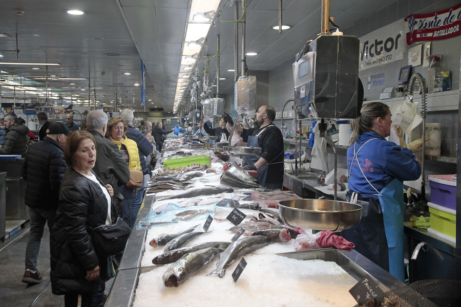 El “postureo” llena los mercados de A Coruña: “Hay mucha foto, pero en venta vamos tirando”