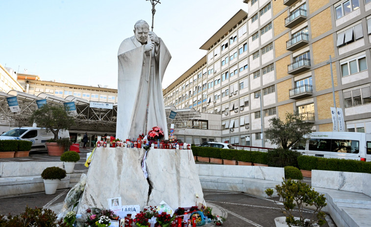 El papa sigue estable y se somete a nuevas pruebas médicas