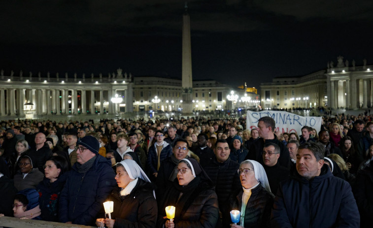 El papa pasa una noche tranquila tras el empeoramiento de su cuadro respiratorio