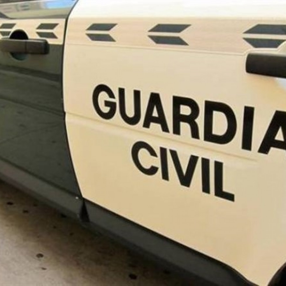 Detenido en Vigo al agredir con un tenedor a su madre tras discutir por un bote de perejil