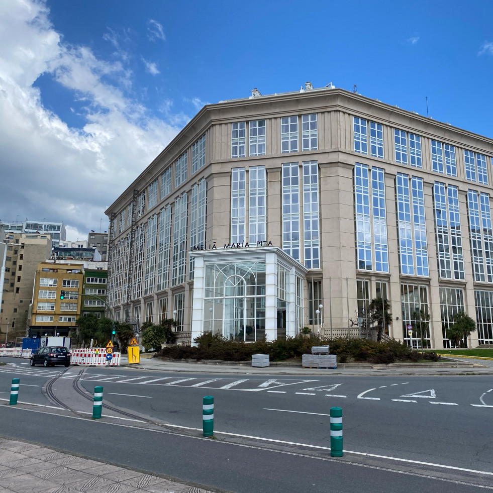 El Ayuntamiento de A Coruña se reúne con el sector hotelero para abordar la implantación de la tasa turística