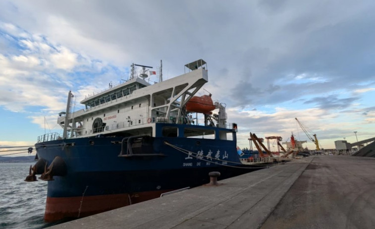 Transportes autoriza la marcha del barco chino retenido desde diciembre en Langosteira