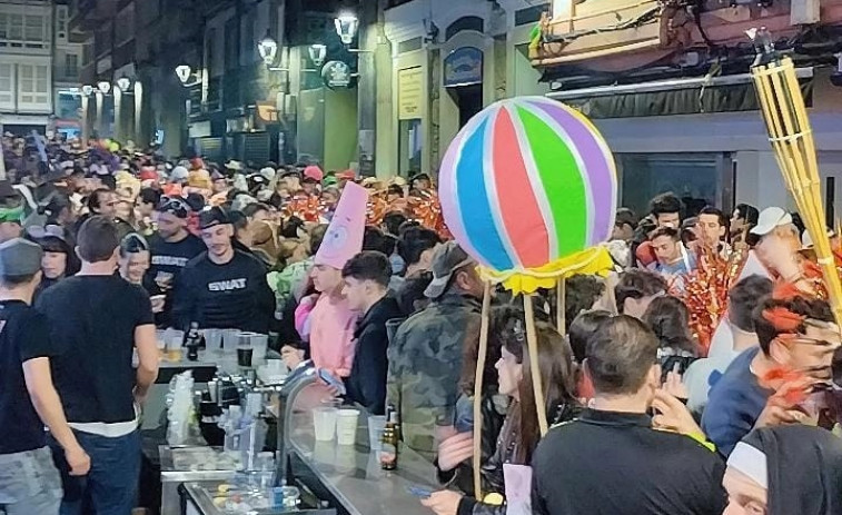La masificación del Carnaval en el centro de A Coruña afectó incluso al pago con tarjeta