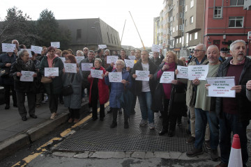 Protesta de la Agrupación Coruñesa de Asociacións Veciñais (ACAV), ayer, en la Sardiñeira  quintana