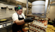 Así se cocina en A Coruña la mejor tortilla de España